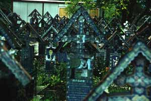 Der "Fröhliche Friedhof" von Sapinta